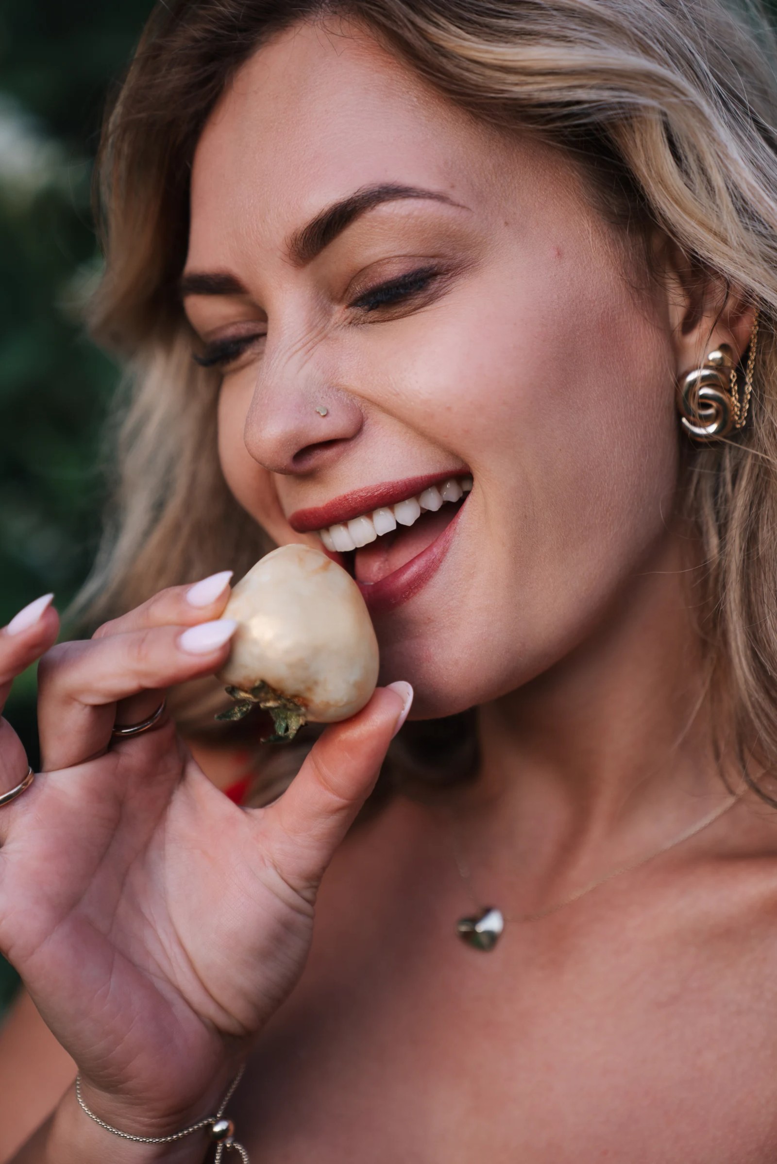 Candid lifestyle portrait of Olesia Prodan enjoying fresh food outdoors